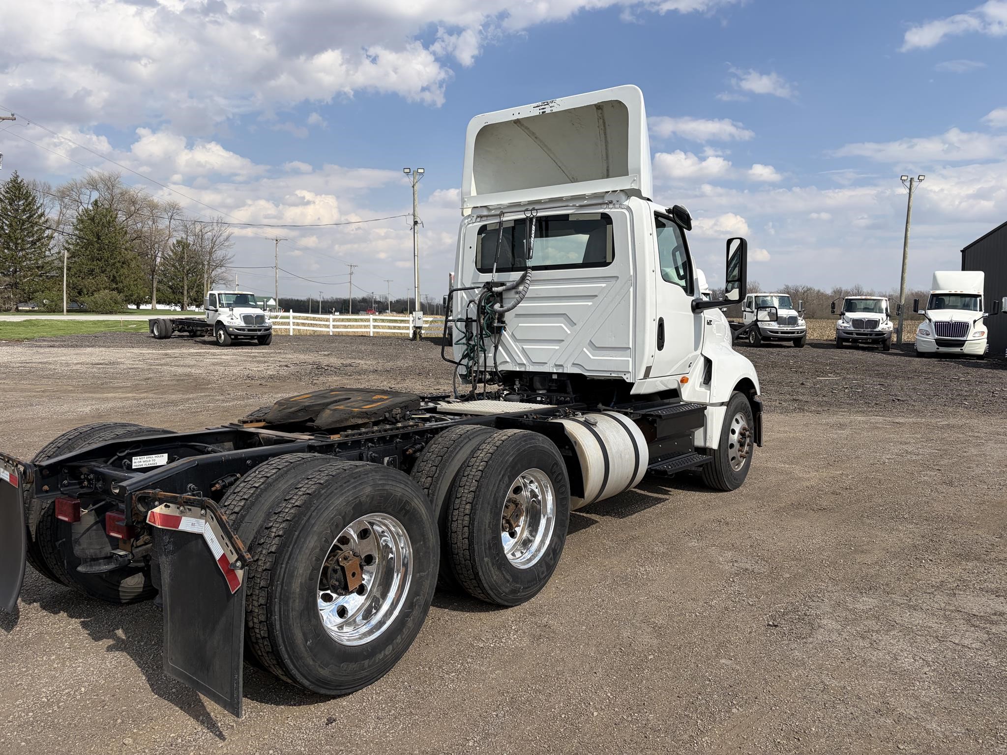 2019 INTERNATIONAL LT 2019 INTERNATIONAL LT - image 3 of 6