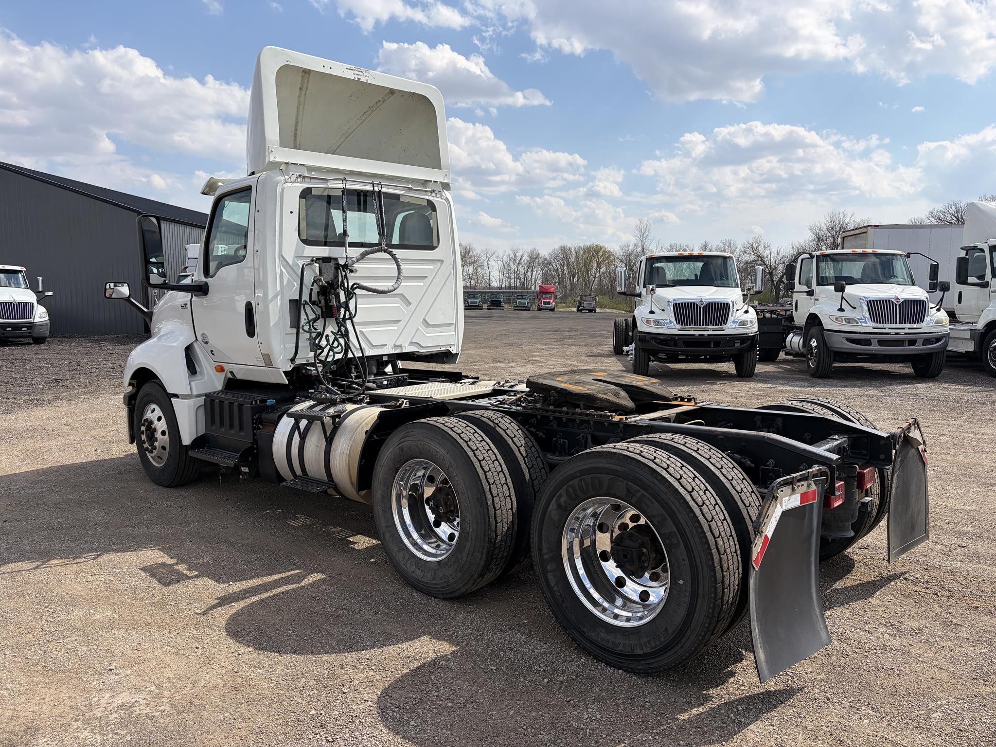 2019 INTERNATIONAL LT 2019 INTERNATIONAL LT - image 4 of 6