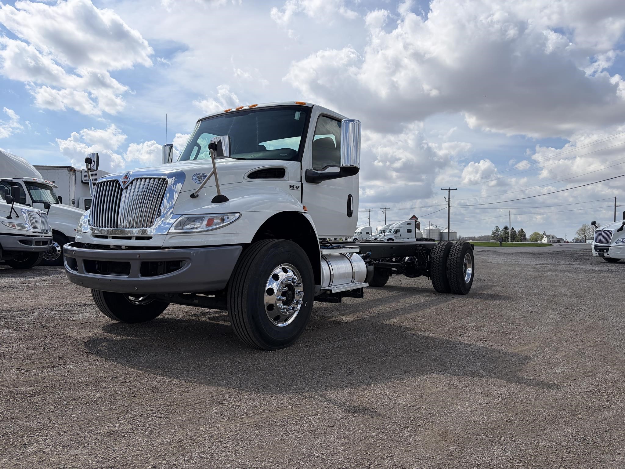 2019 INTERNATIONAL MV 2019 INTERNATIONAL MV - image 2 of 6