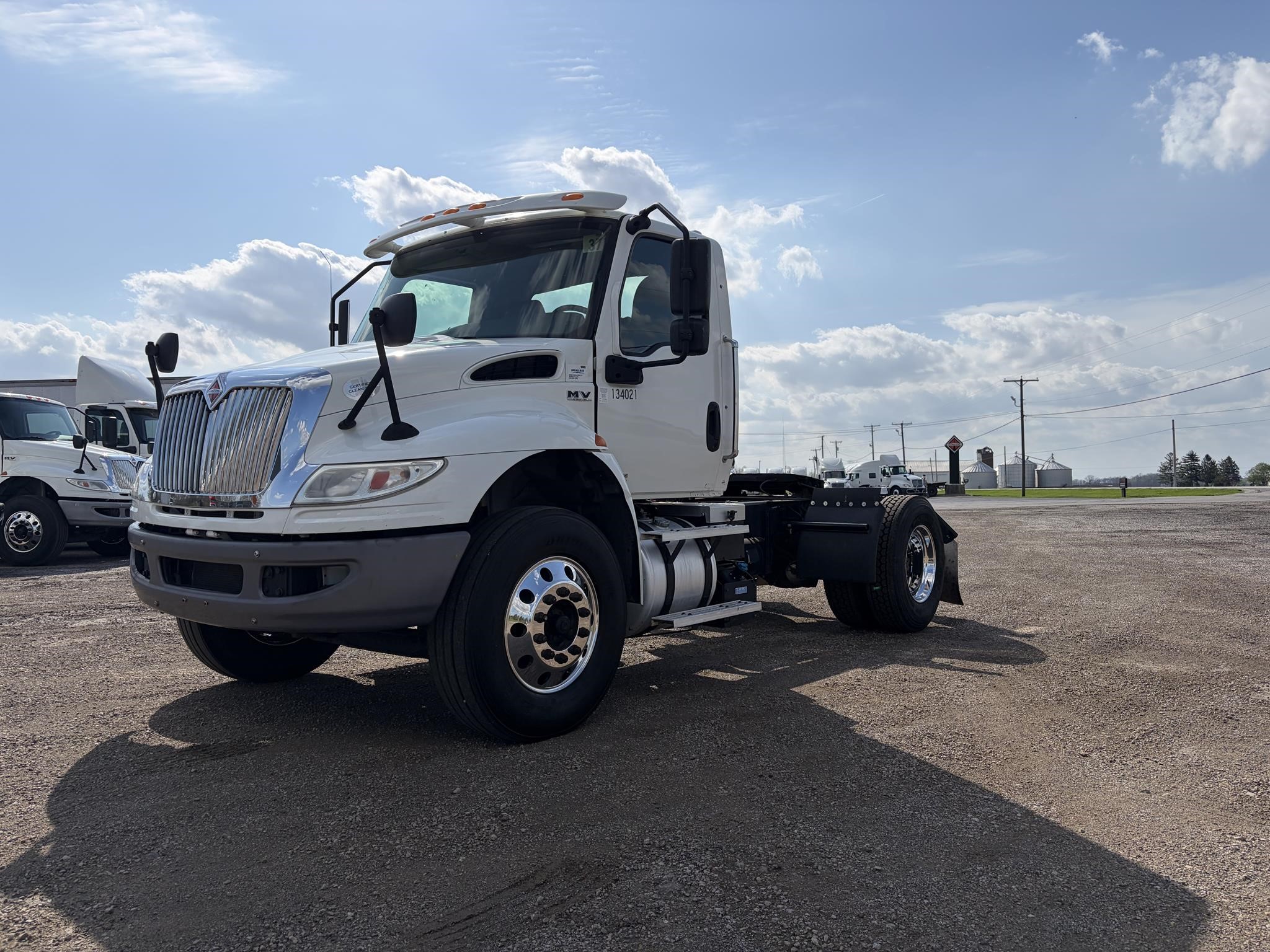 2021 INTERNATIONAL MV 2021 INTERNATIONAL MV - image 2 of 6