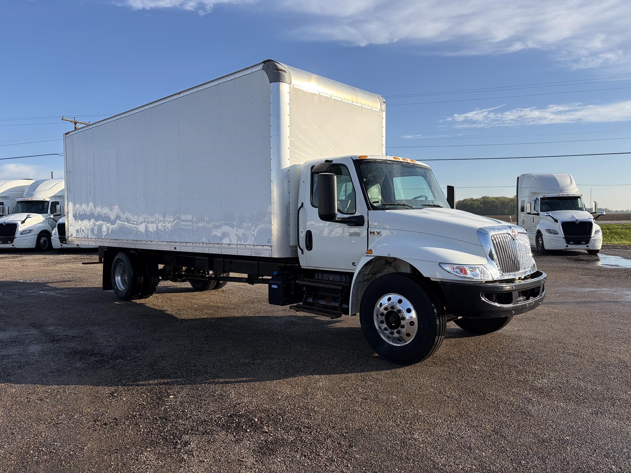 2021 INTERNATIONAL MV 2021 INTERNATIONAL MV - image 2 of 6