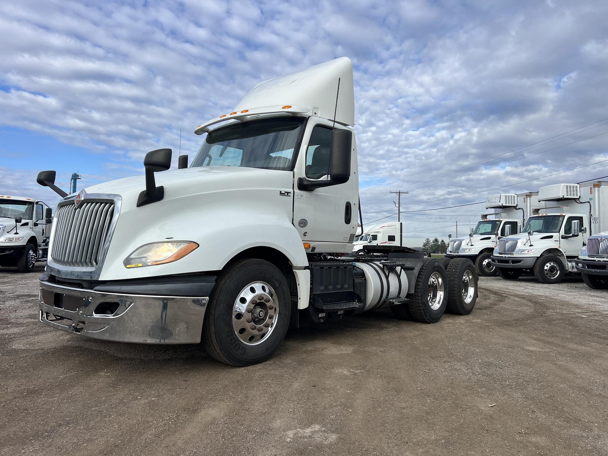 2019 INTERNATIONAL LT 2019 INTERNATIONAL LT - image 1 of 6