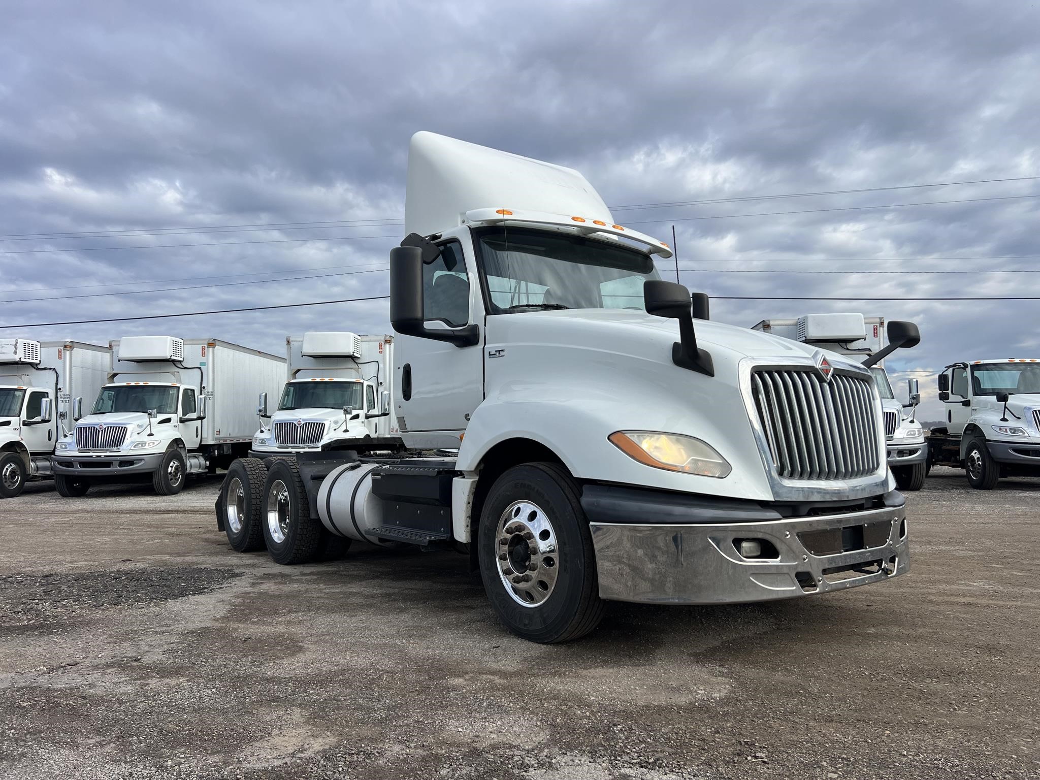 2019 INTERNATIONAL LT 2019 INTERNATIONAL LT - image 2 of 6