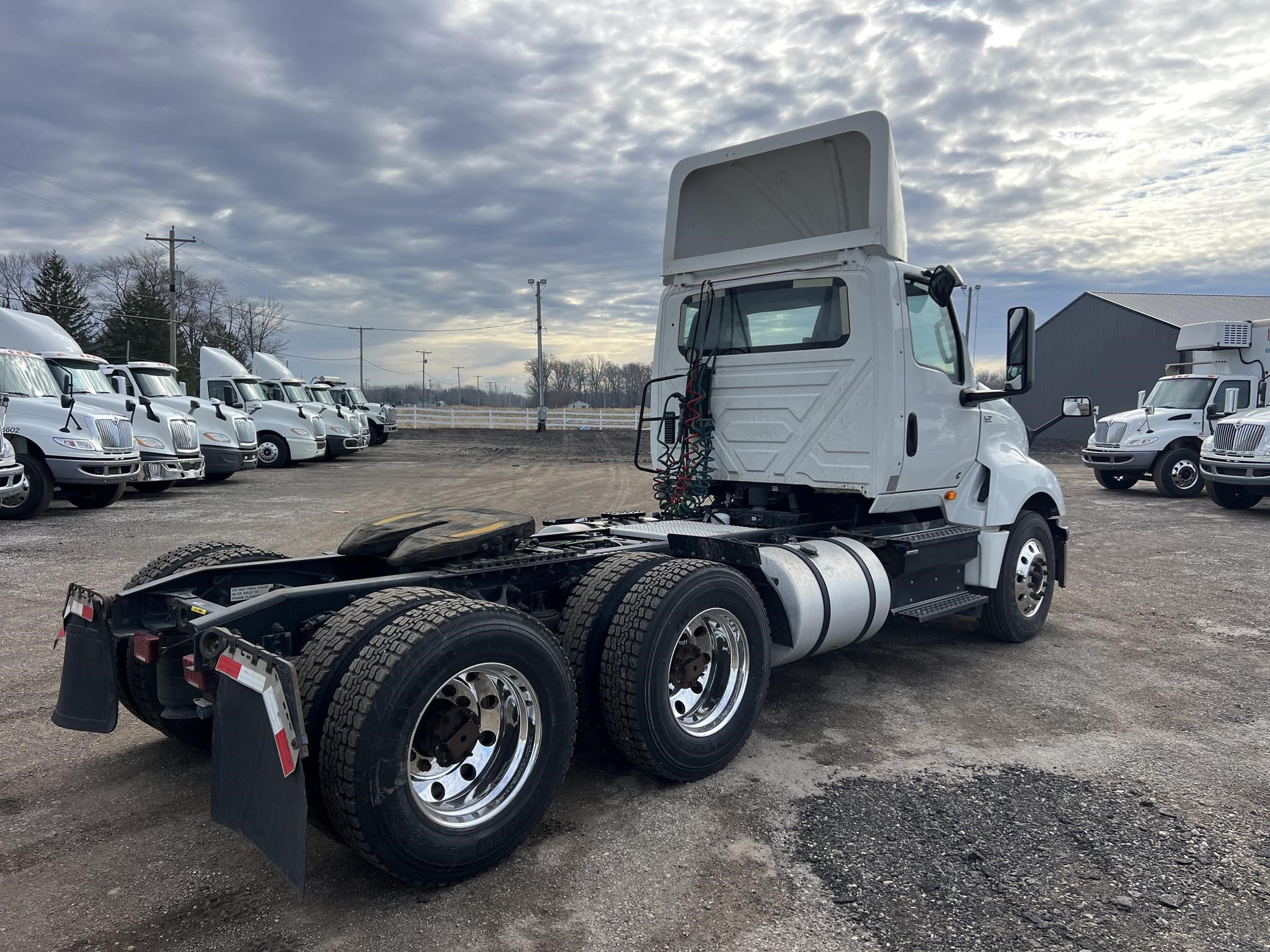 2019 INTERNATIONAL LT 2019 INTERNATIONAL LT - image 3 of 6