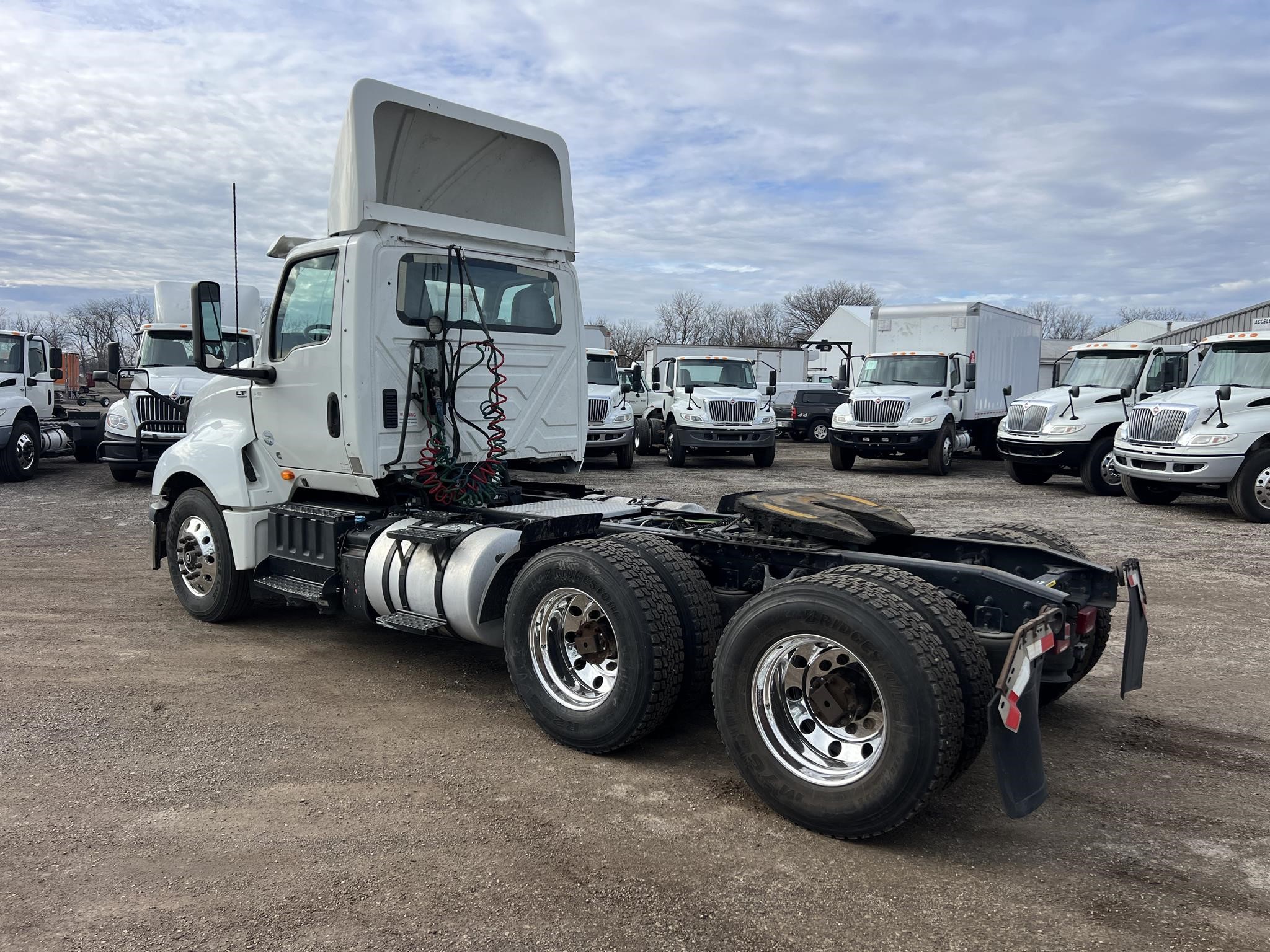 2019 INTERNATIONAL LT 2019 INTERNATIONAL LT - image 4 of 6