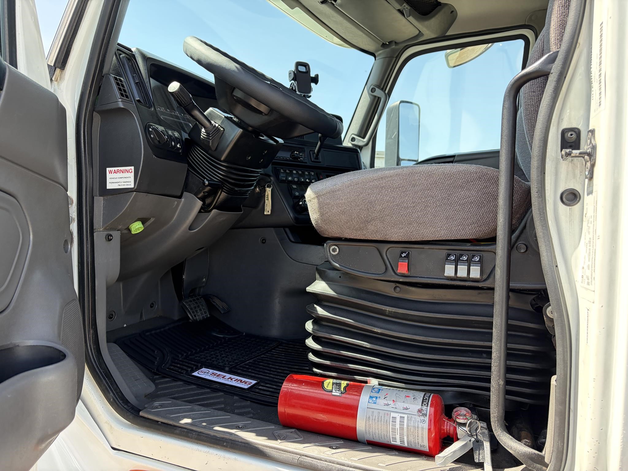 2019 INTERNATIONAL LT 2019 INTERNATIONAL LT - image 6 of 6