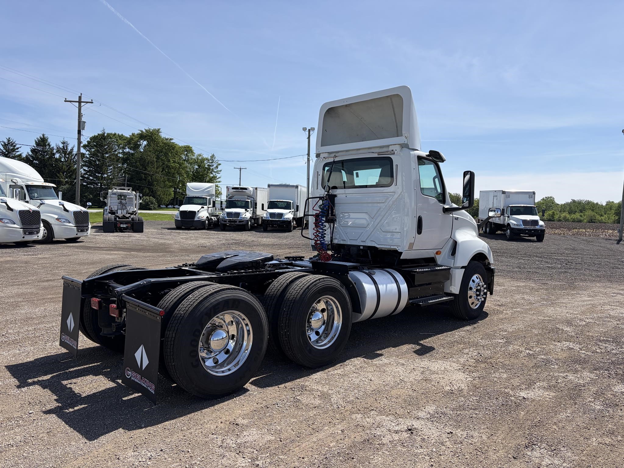 2019 INTERNATIONAL LT 2019 INTERNATIONAL LT - image 3 of 6