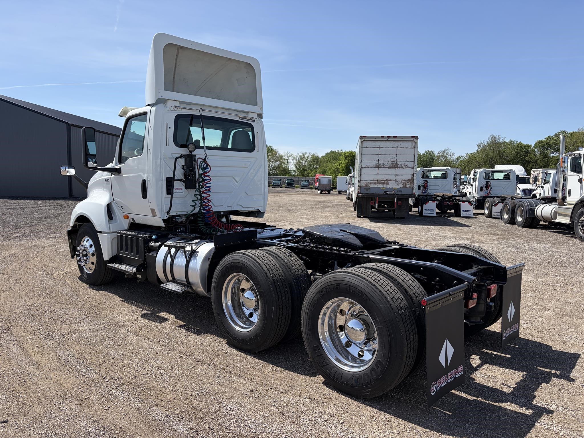 2019 INTERNATIONAL LT 2019 INTERNATIONAL LT - image 4 of 6