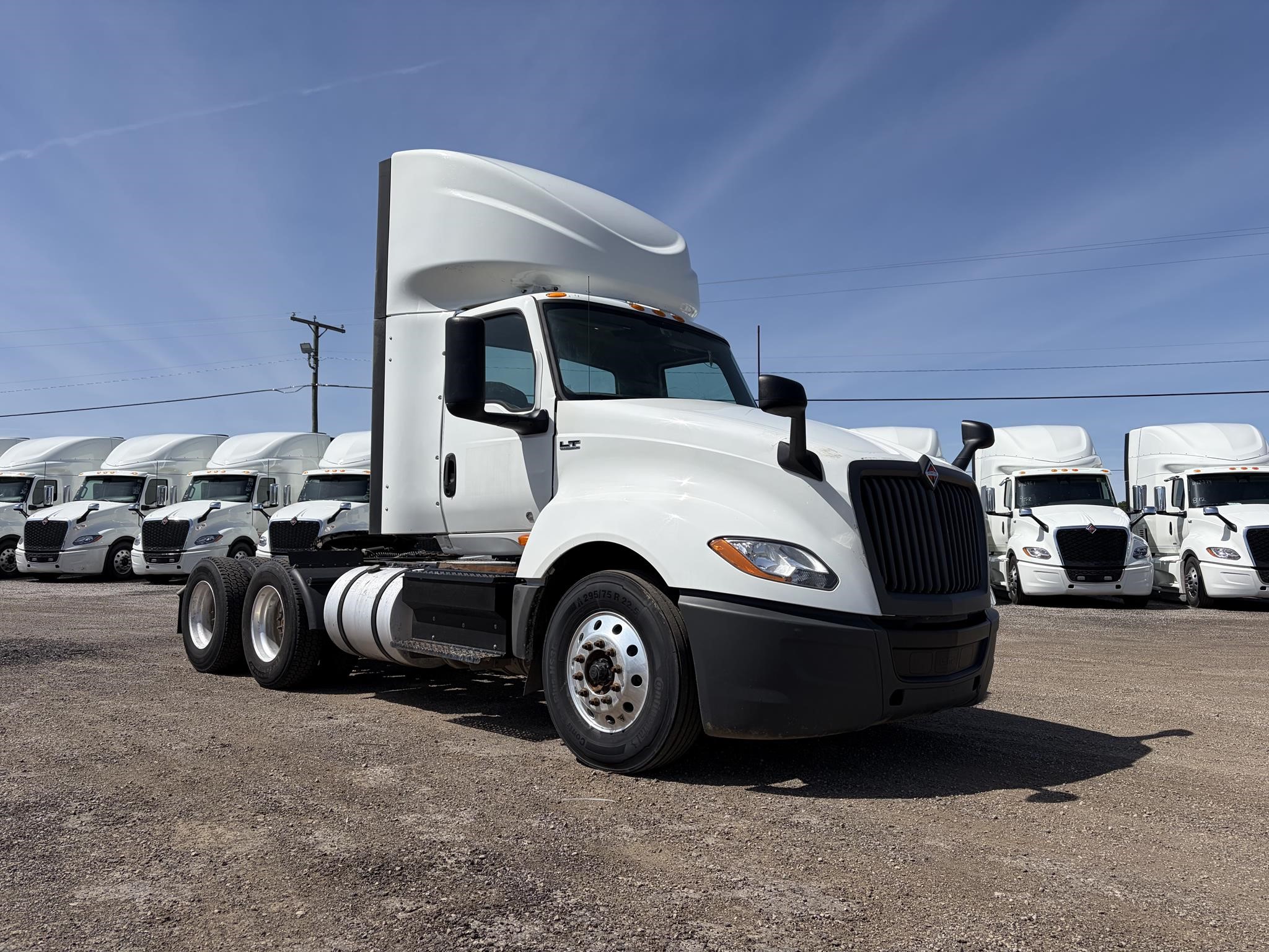 2020 INTERNATIONAL LT 2020 INTERNATIONAL LT - image 2 of 6