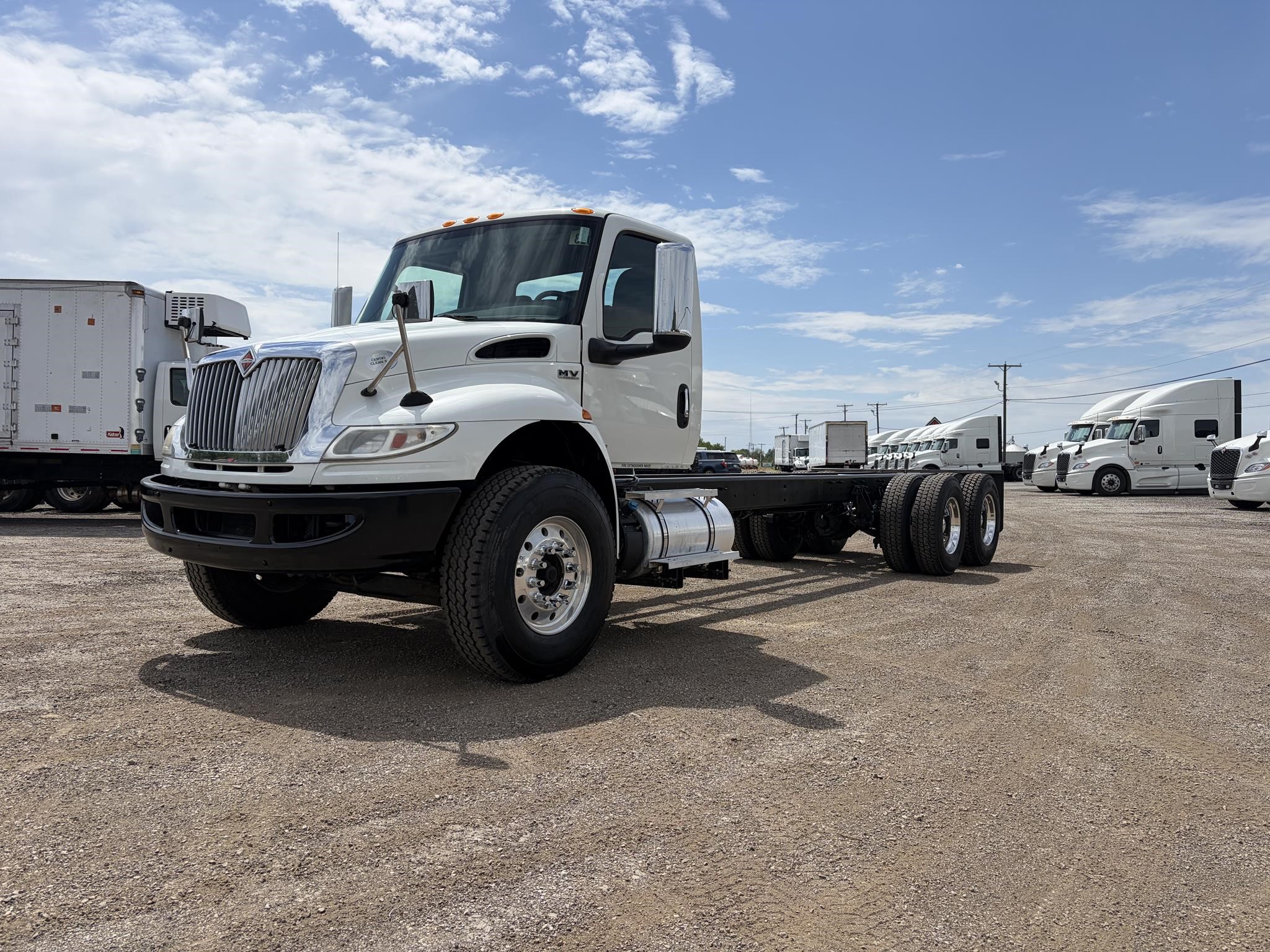 2021 INTERNATIONAL MV 2021 INTERNATIONAL MV - image 2 of 6