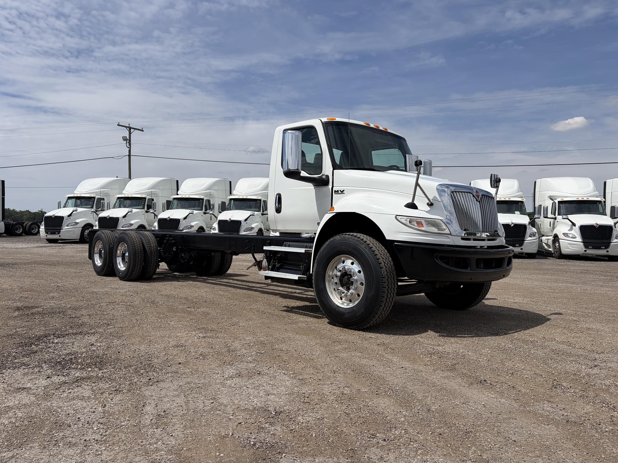 2021 INTERNATIONAL MV 2021 INTERNATIONAL MV - image 1 of 6