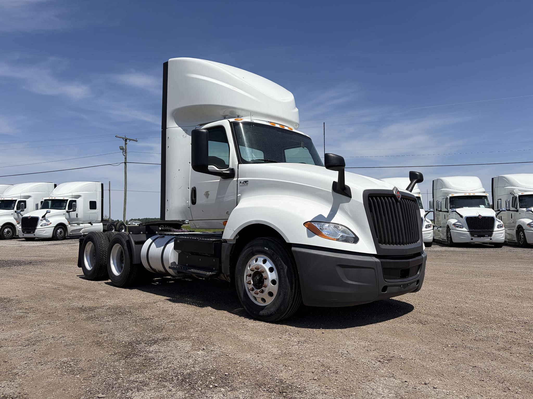 2020 INTERNATIONAL LT 2020 INTERNATIONAL LT - image 2 of 6