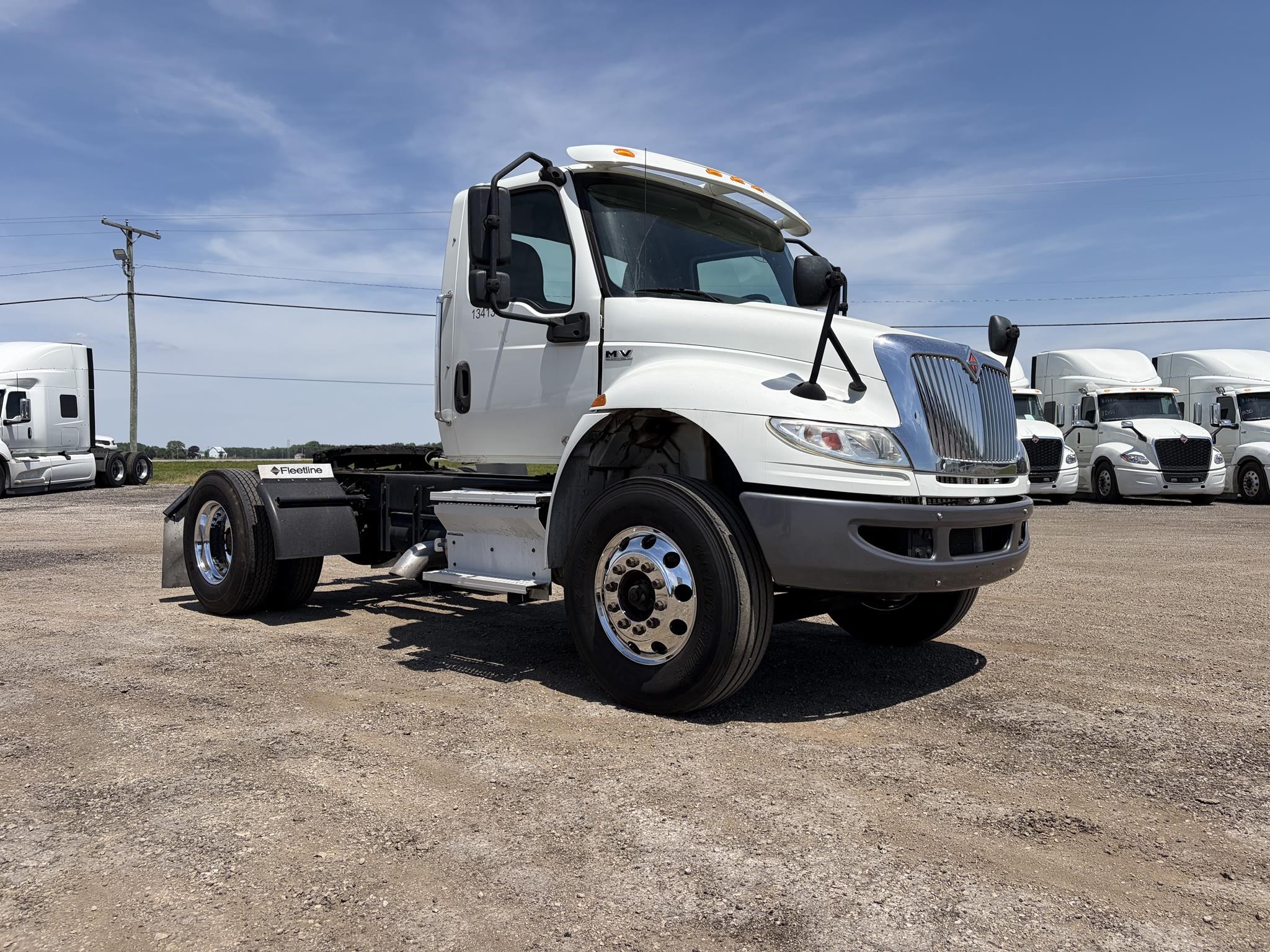 2021 INTERNATIONAL MV 2021 INTERNATIONAL MV - image 2 of 6