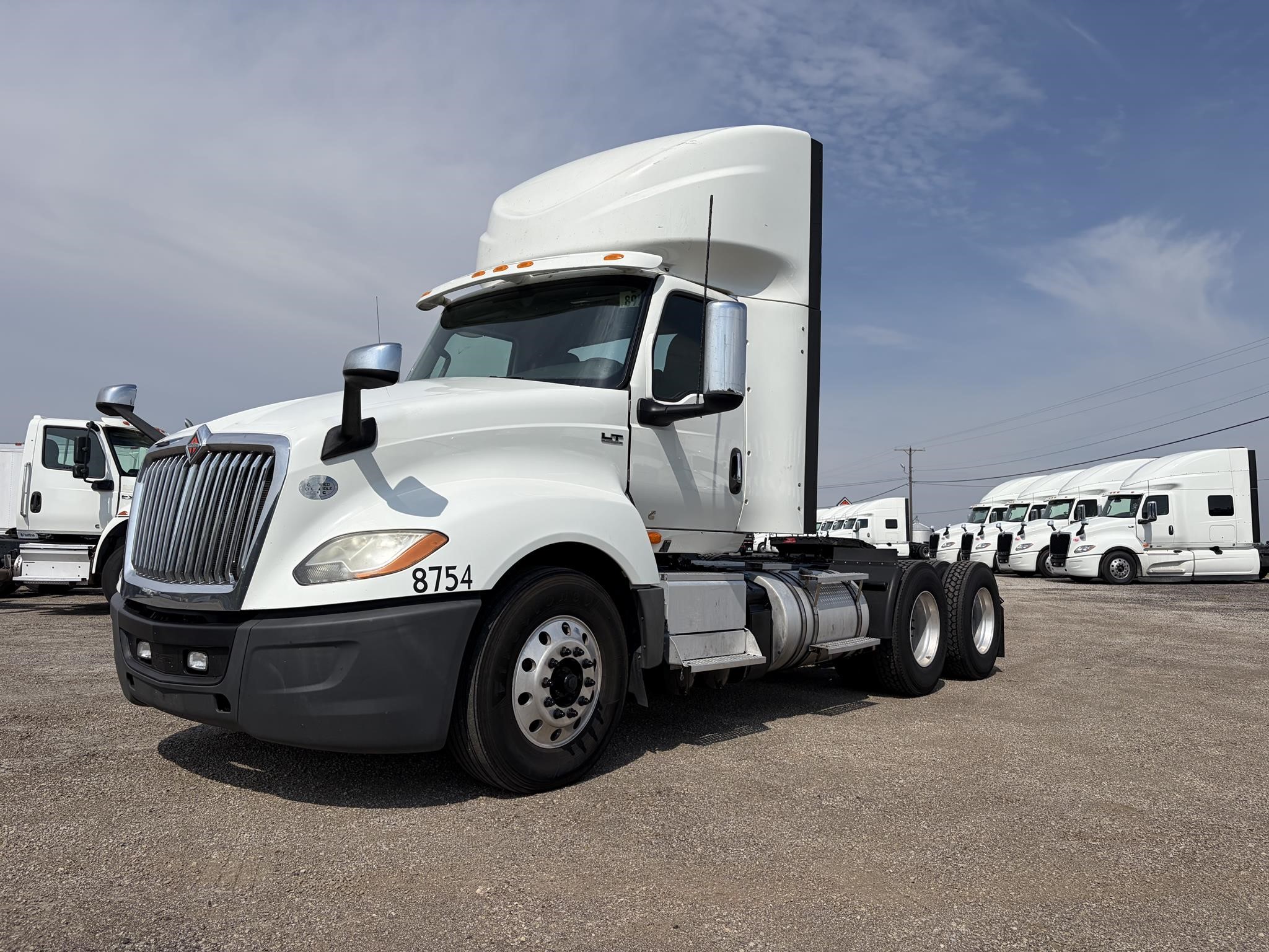 2020 INTERNATIONAL LT 2020 INTERNATIONAL LT - image 1 of 6