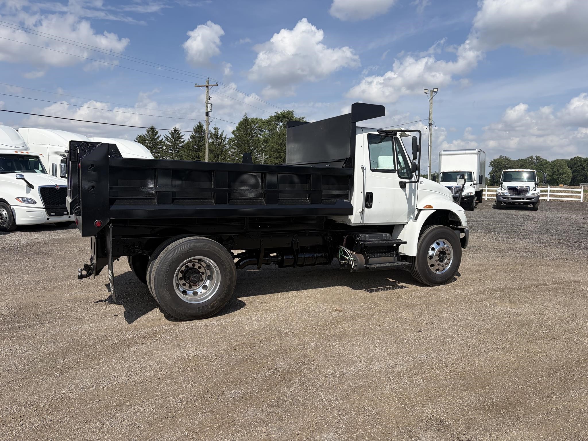 2018 INTERNATIONAL DURASTAR 4300 2018 INTERNATIONAL DURASTAR 4300 - image 3 of 6