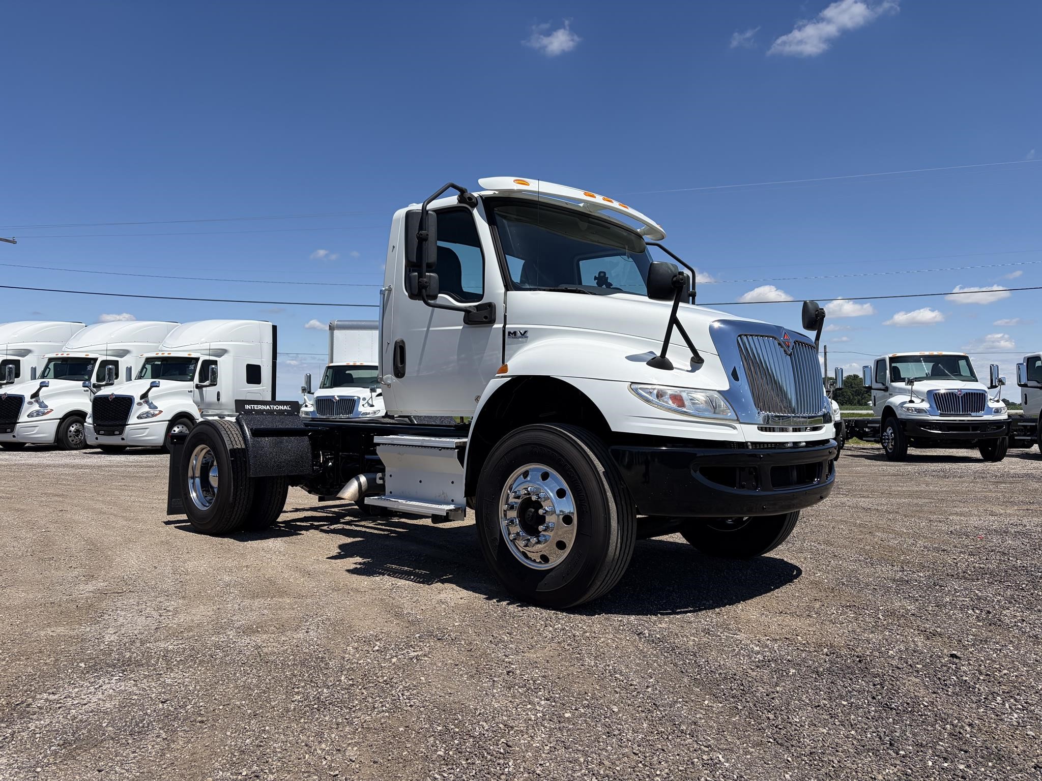 2021 INTERNATIONAL MV 2021 INTERNATIONAL MV - image 2 of 6
