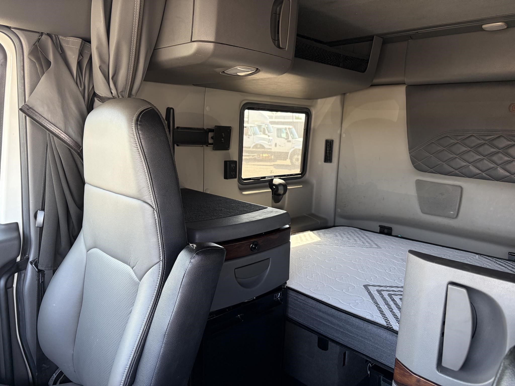 2023 INTERNATIONAL LT 11035870105 2023 INTERNATIONAL LT 11035870105