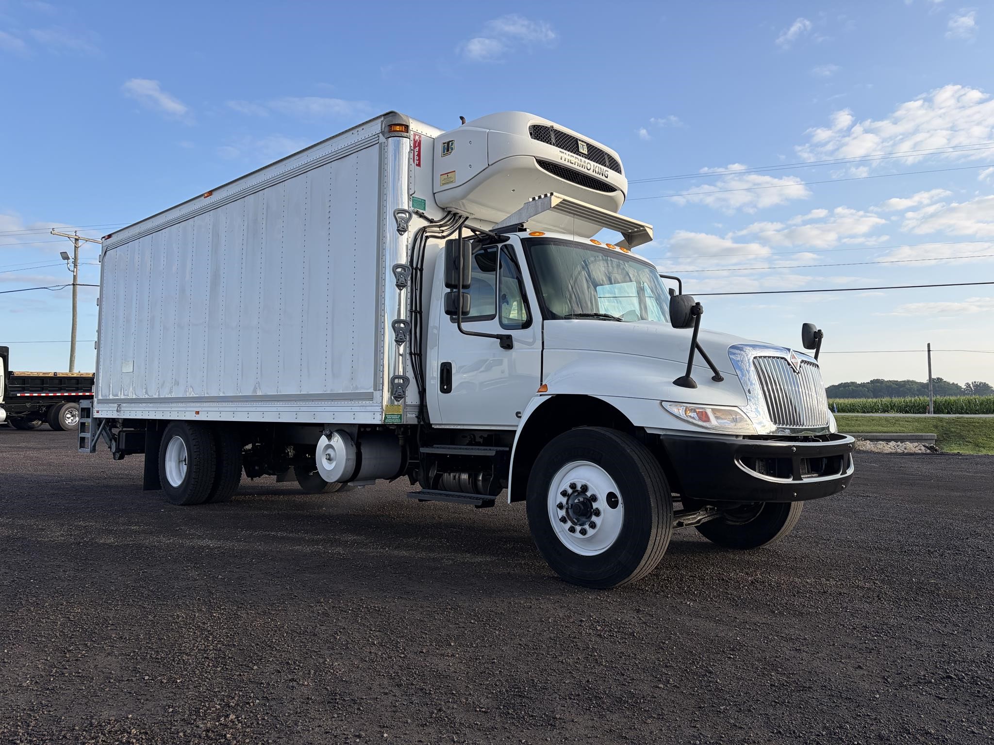 2019 INTERNATIONAL DURASTAR 4300 2019 INTERNATIONAL DURASTAR 4300 - image 2 of 6