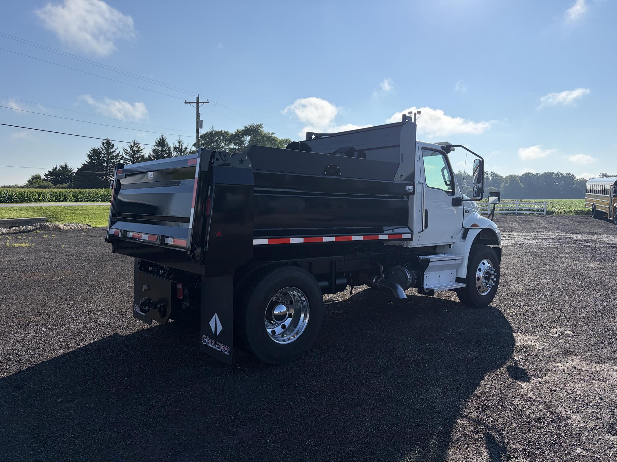 2021 INTERNATIONAL MV 2021 INTERNATIONAL MV - image 4 of 6