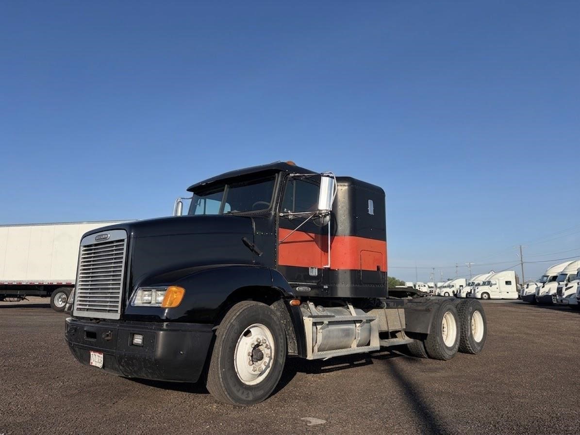 1999 FREIGHTLINER FLD112 1999 FREIGHTLINER FLD112 - image 1 of 6