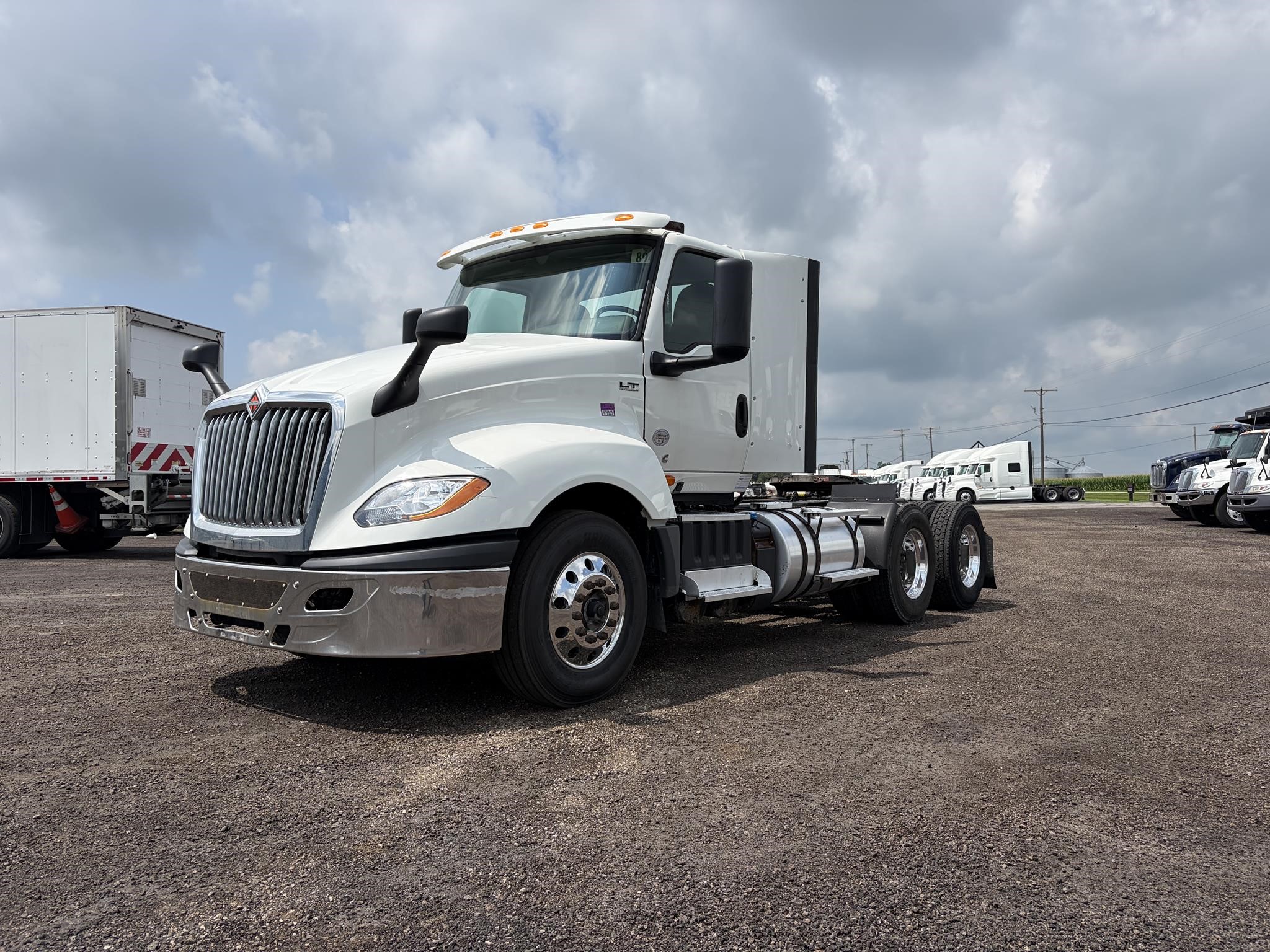 2022 INTERNATIONAL LT 2022 INTERNATIONAL LT - image 1 of 6
