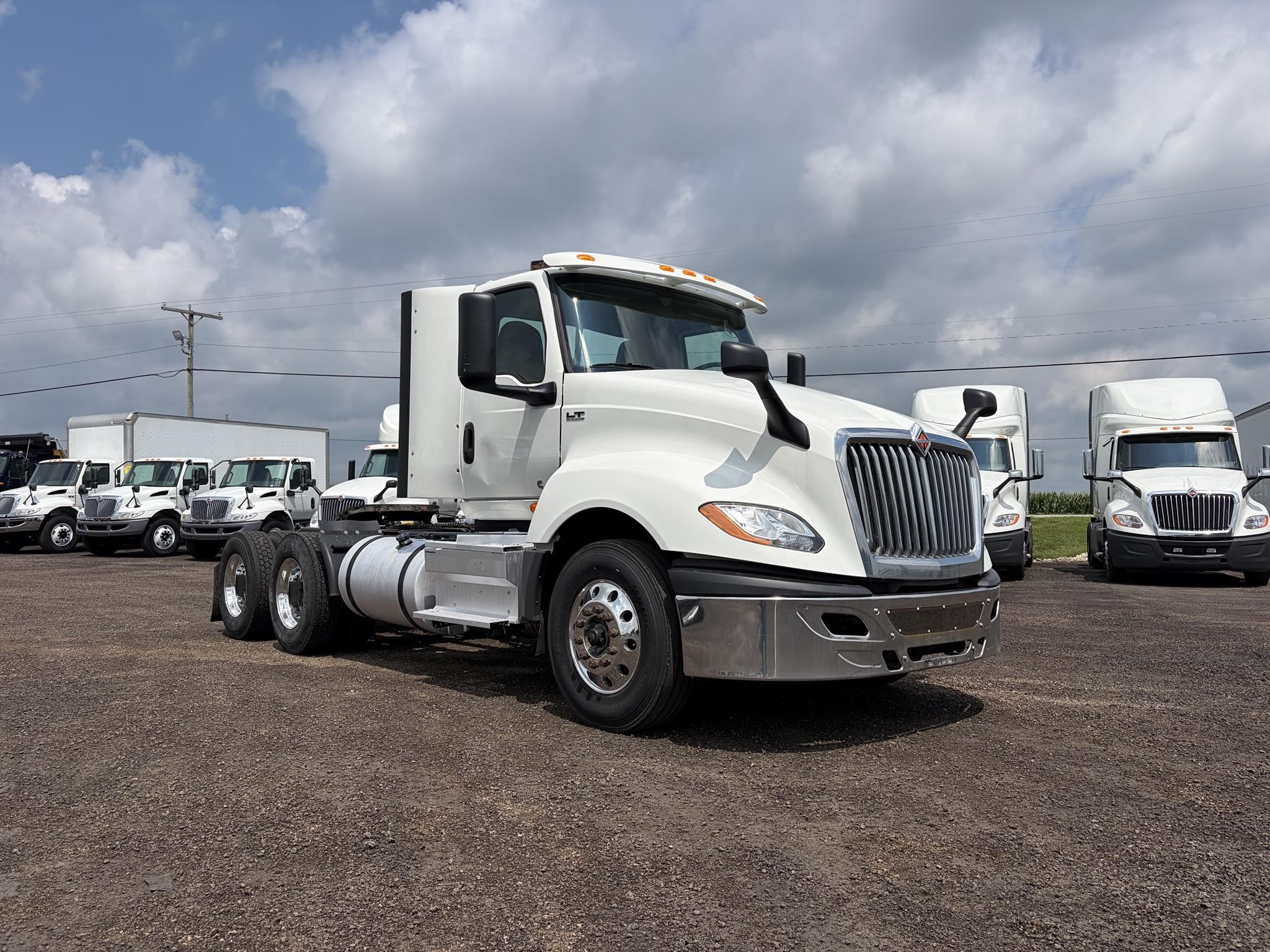 2022 INTERNATIONAL LT 2022 INTERNATIONAL LT - image 2 of 6