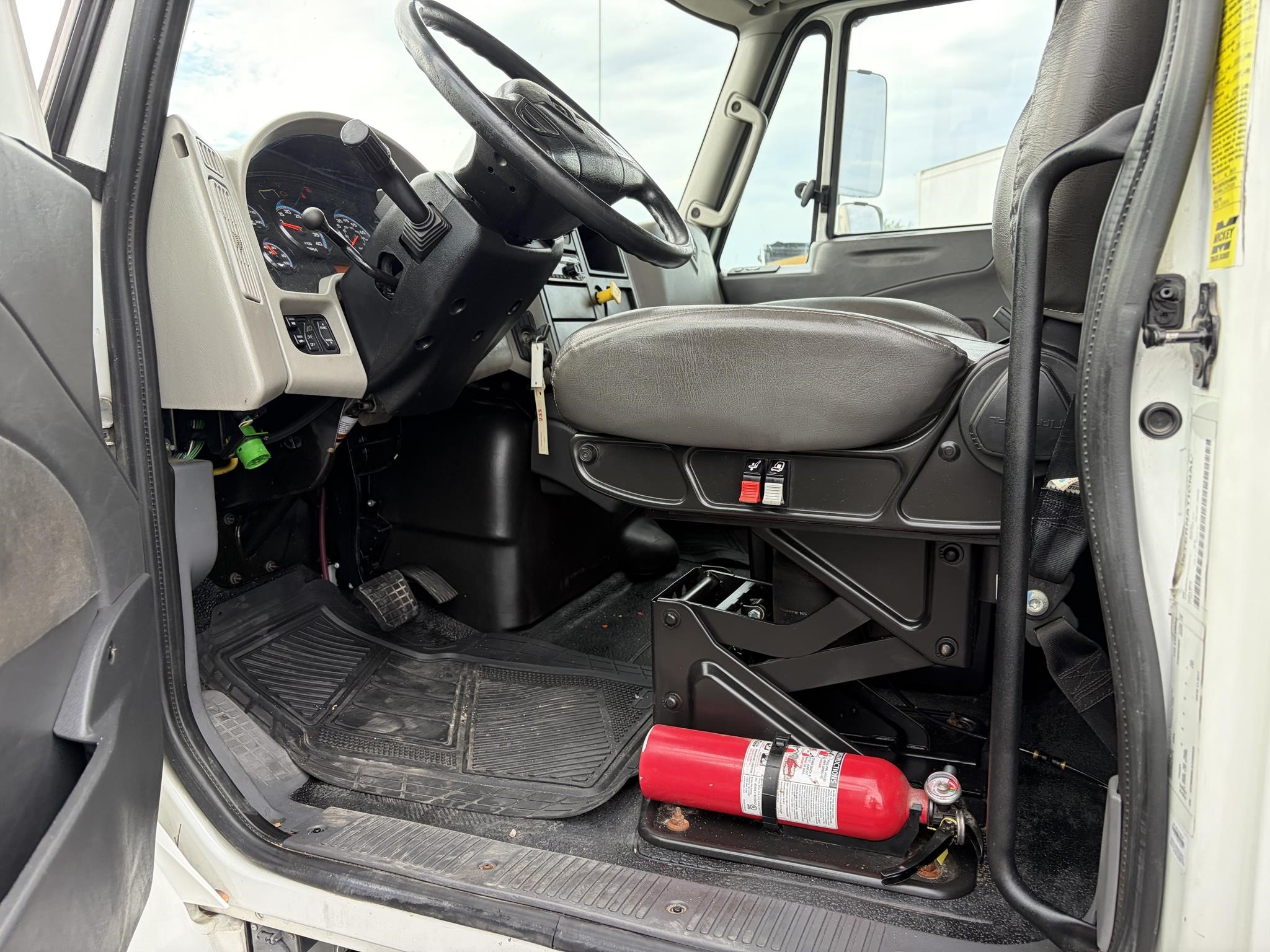 2018 INTERNATIONAL DURASTAR 4300 2018 INTERNATIONAL DURASTAR 4300 - image 6 of 6