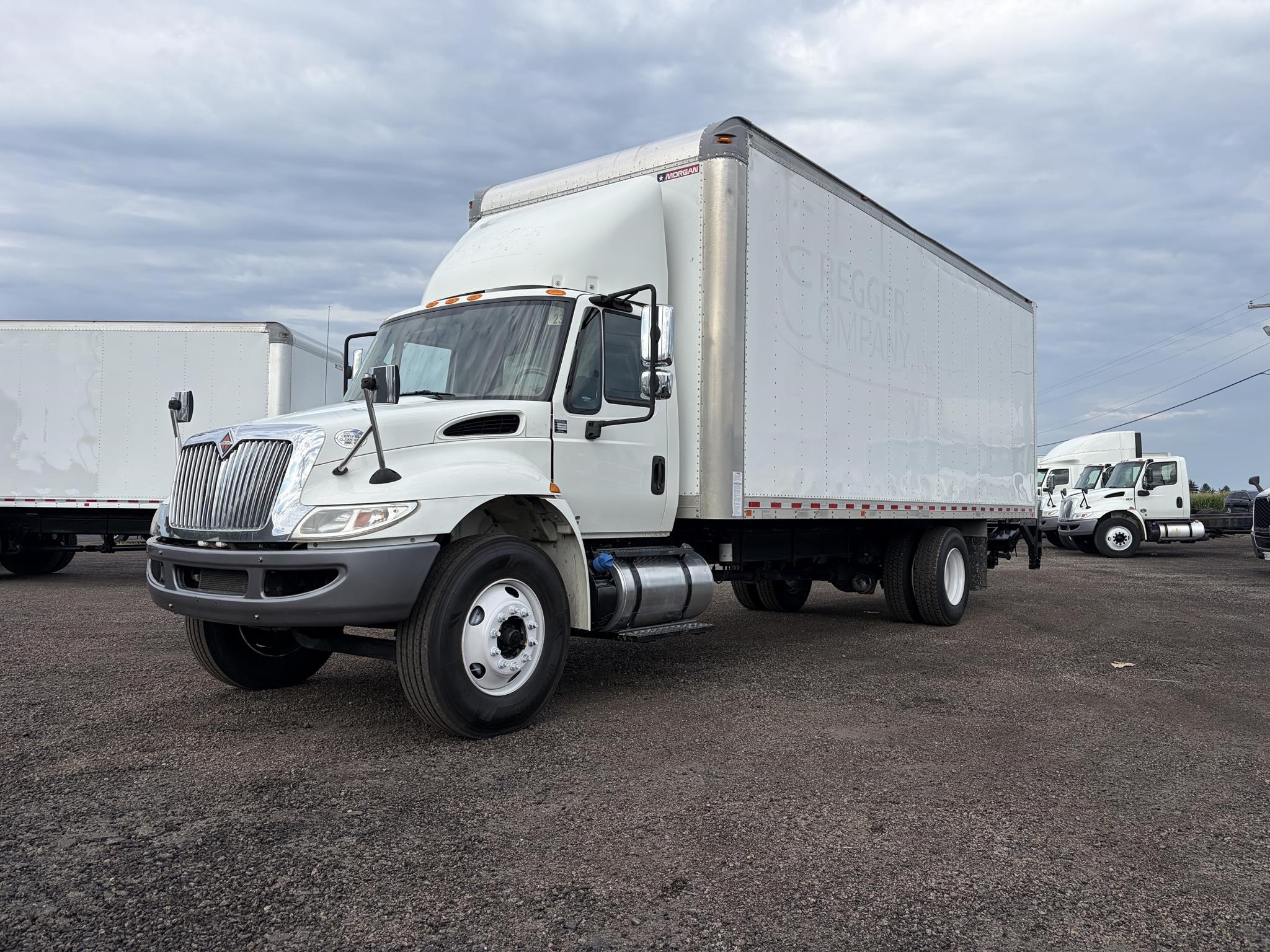 2018 INTERNATIONAL DURASTAR 4300 2018 INTERNATIONAL DURASTAR 4300 - image 2 of 6