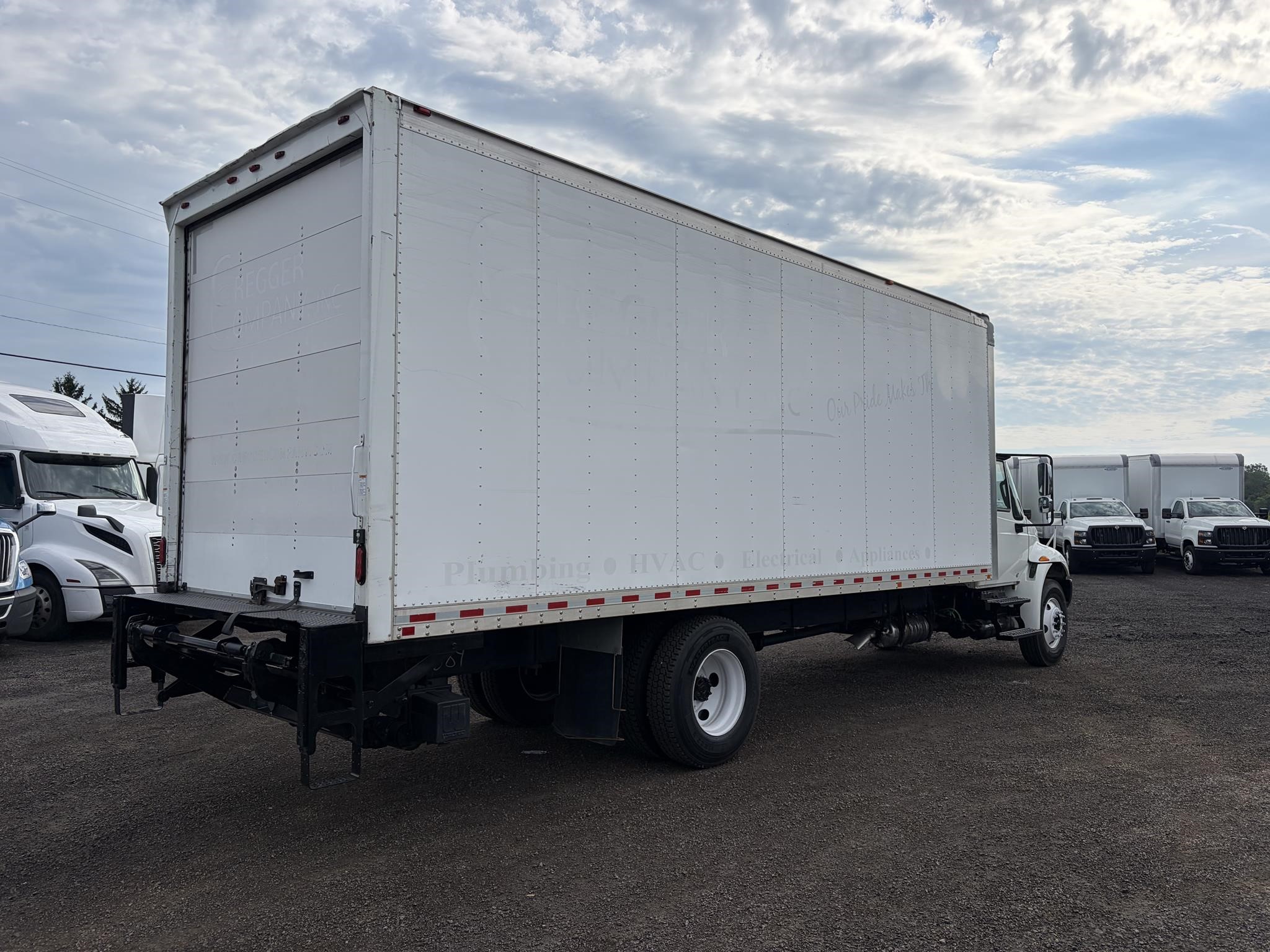 2018 INTERNATIONAL DURASTAR 4300 2018 INTERNATIONAL DURASTAR 4300 - image 3 of 6
