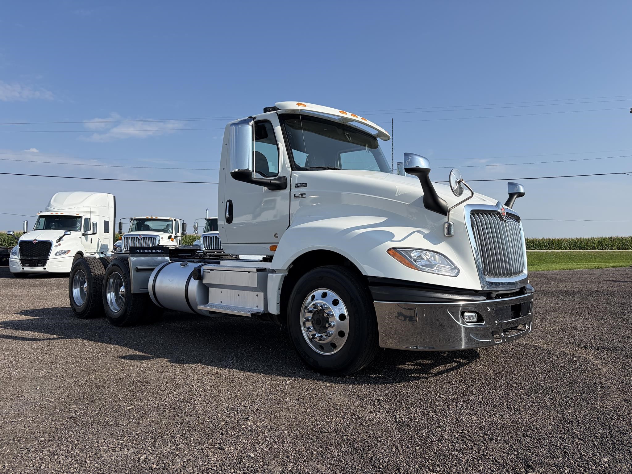 2019 INTERNATIONAL LT 2019 INTERNATIONAL LT - image 2 of 6