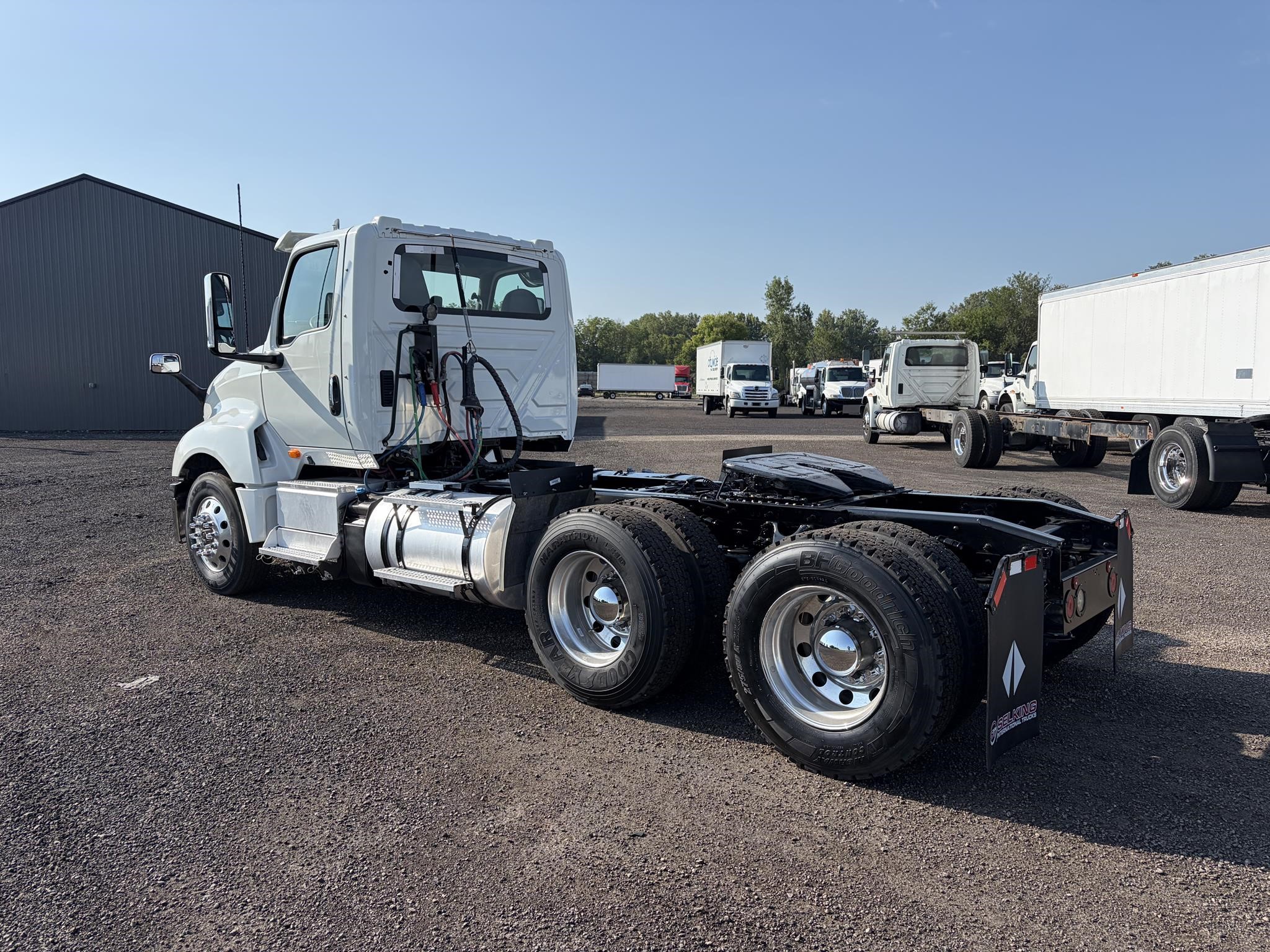 2019 INTERNATIONAL LT 2019 INTERNATIONAL LT - image 3 of 6