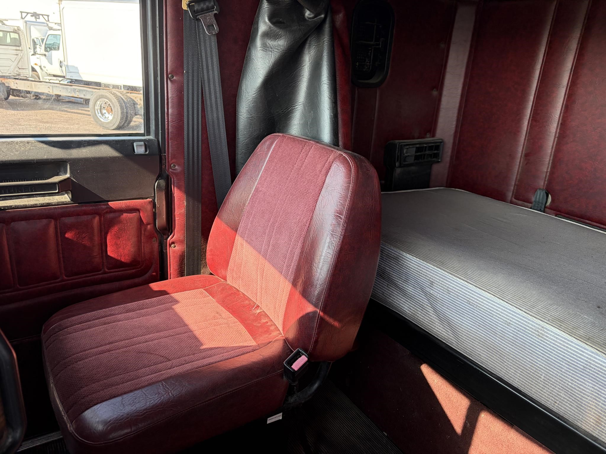 1999 FREIGHTLINER FLD112 11043982084 1999 FREIGHTLINER FLD112 11043982084