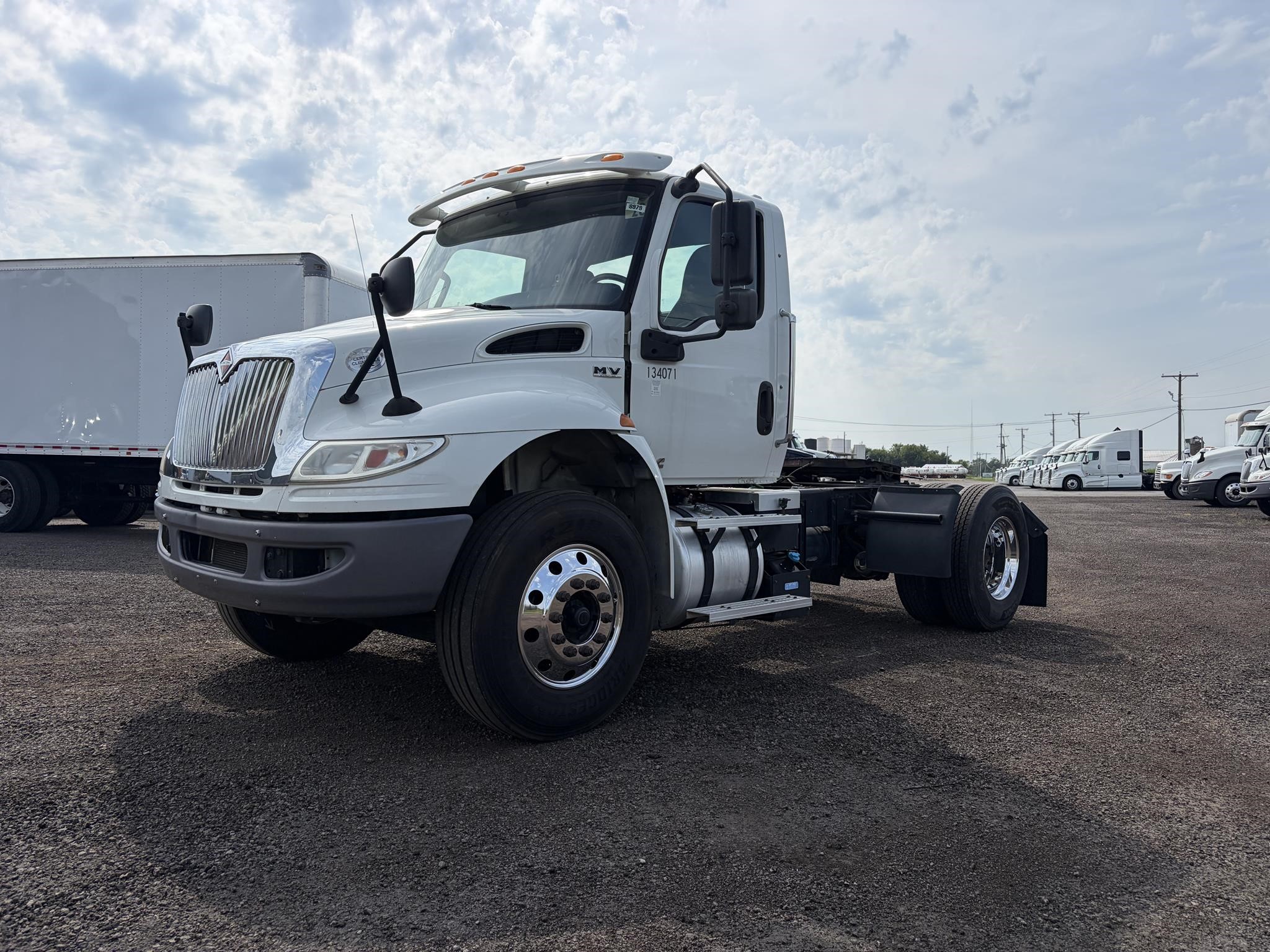 2021 INTERNATIONAL MV 2021 INTERNATIONAL MV - image 2 of 6