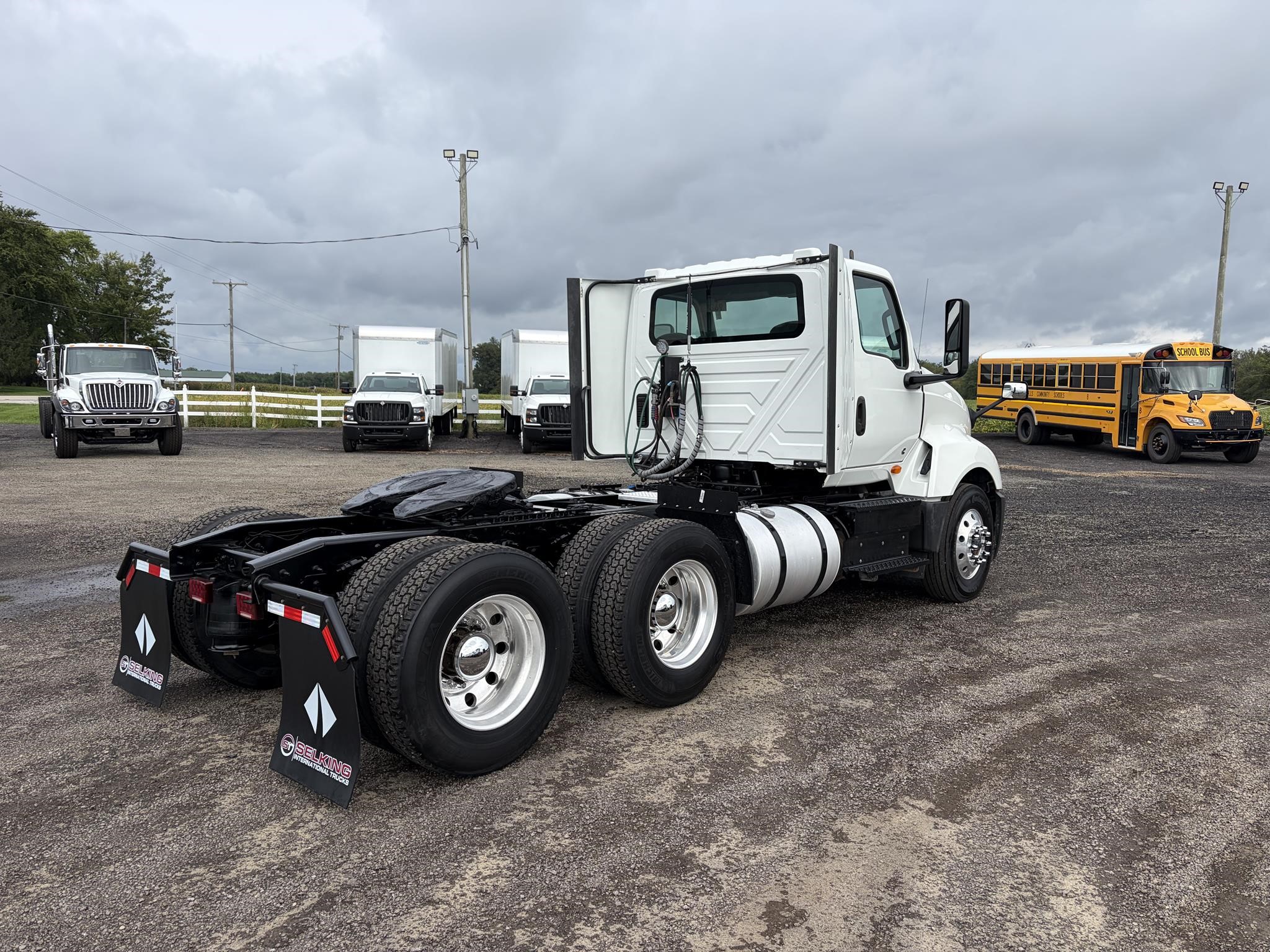 2020 INTERNATIONAL LT 2020 INTERNATIONAL LT - image 4 of 6