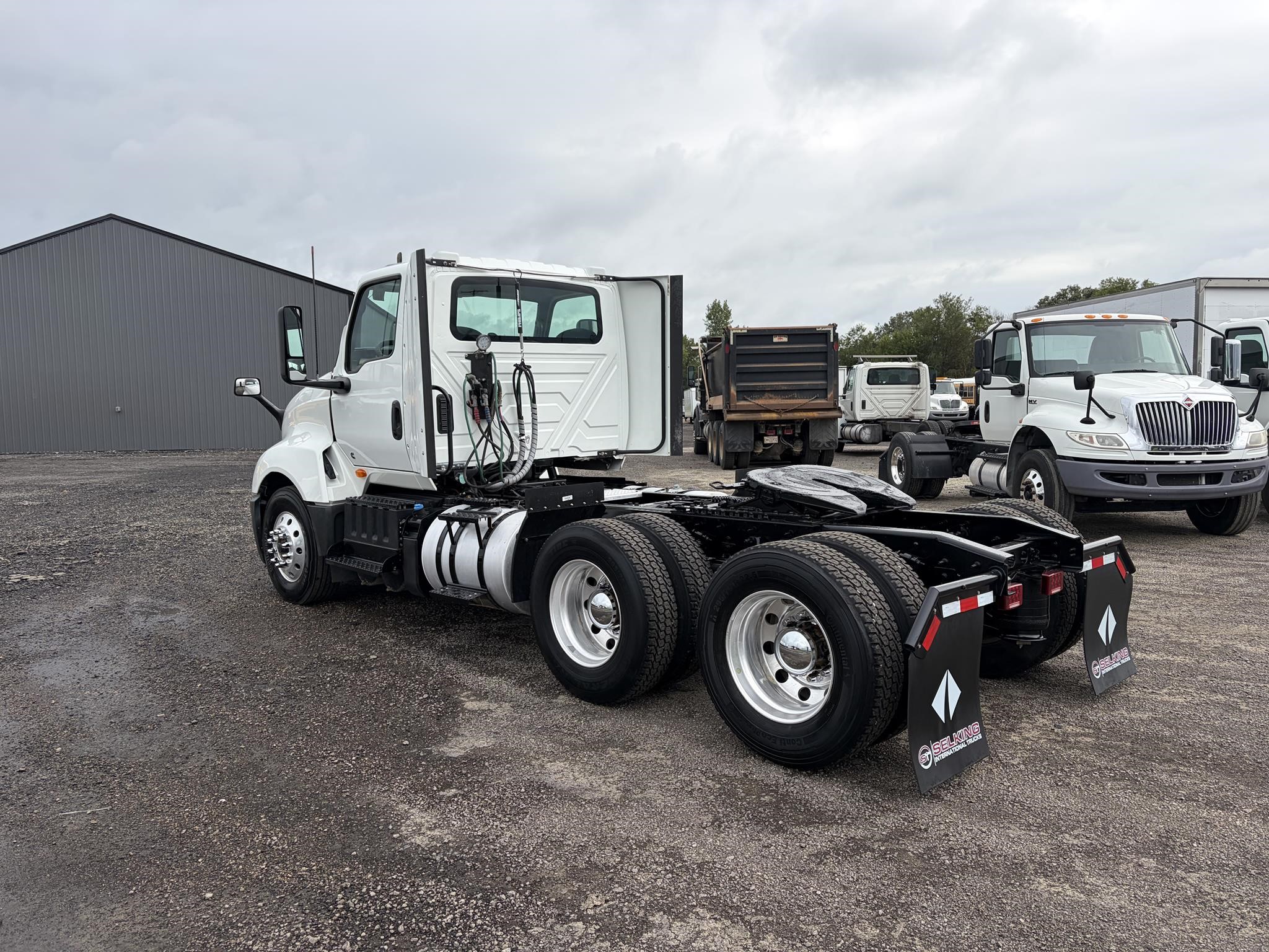 2020 INTERNATIONAL LT 2020 INTERNATIONAL LT - image 3 of 6