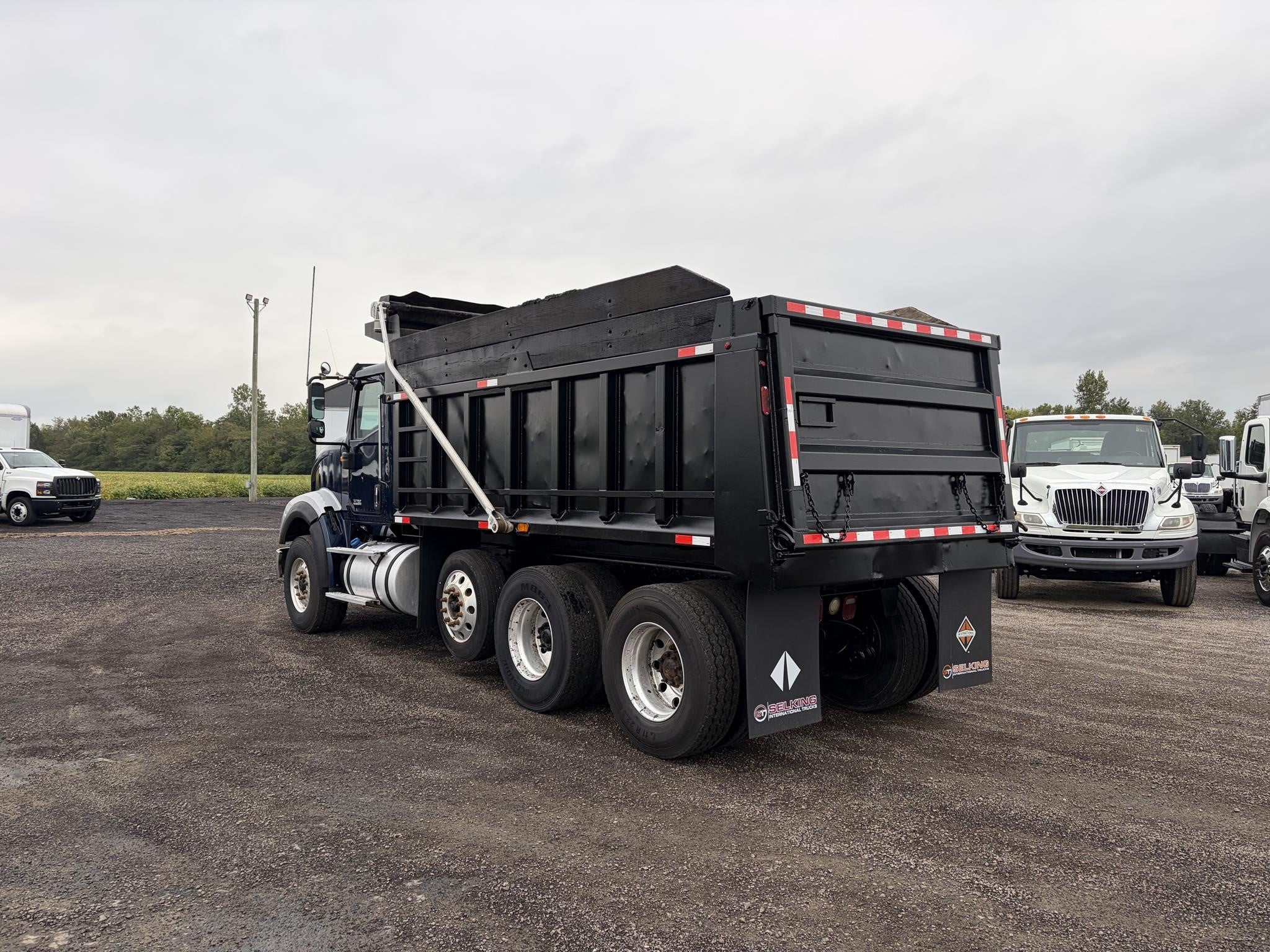 2018 INTERNATIONAL HX 2018 INTERNATIONAL HX - image 4 of 6